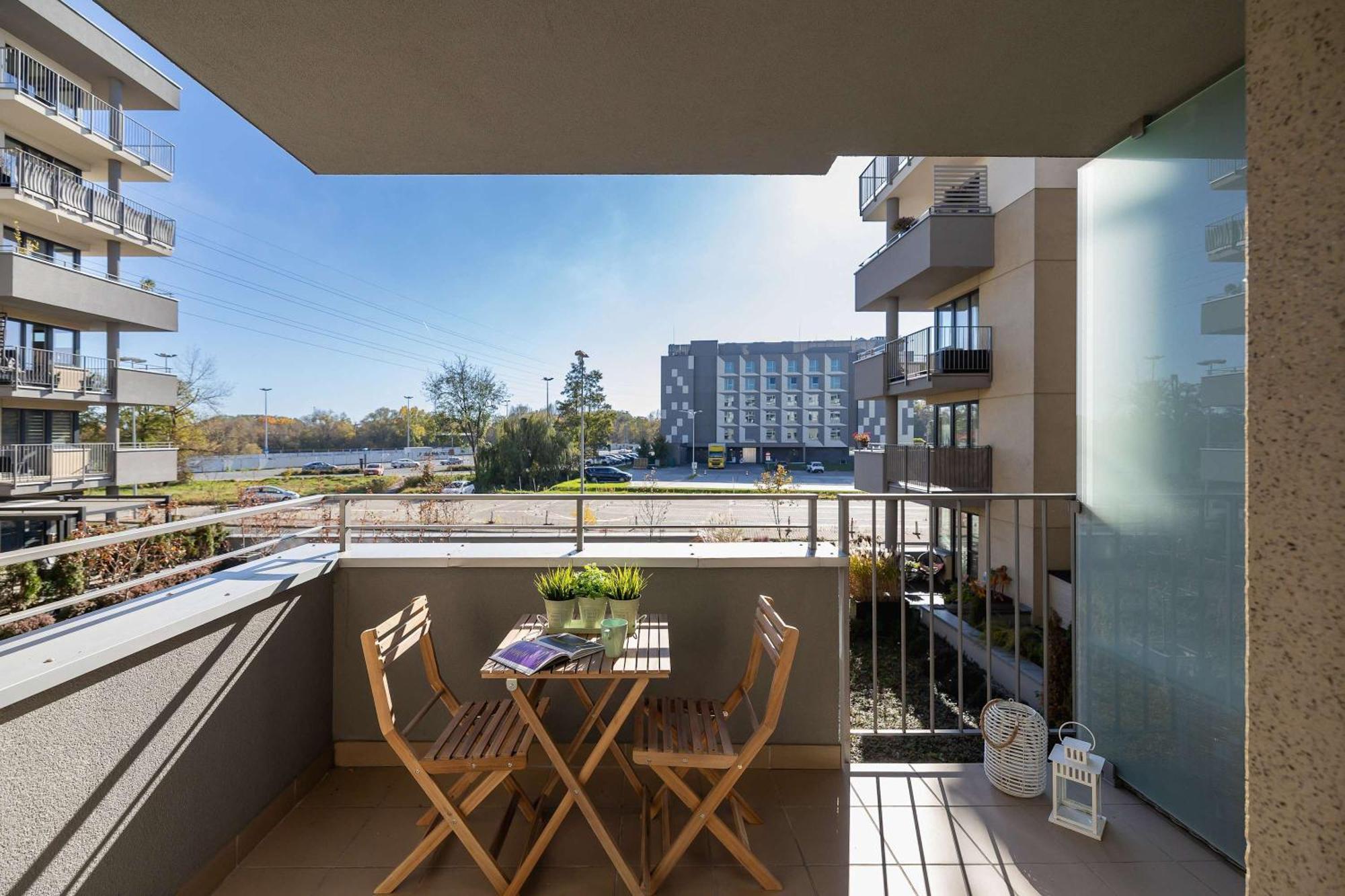 Modern With Parking Near Tauron Arena By Renters Apartment Krakau